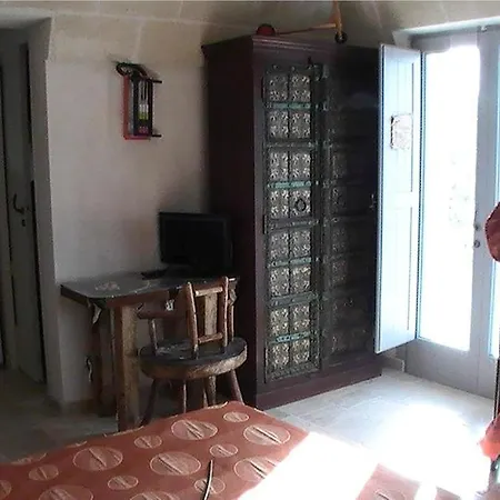 Trulli Anairda فندق مبيت وإفطار سيغلي ميسابيكا